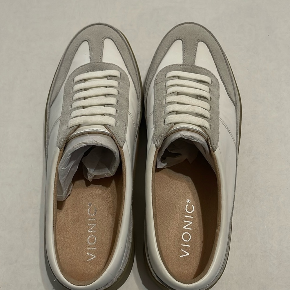 New Vionic Thrive Leather White/Gray Slip on Sneaker Size 7 - Without Box